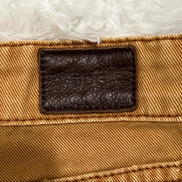 Urban Outfitters BDG Low Rise Dolphin Fray Jean Shorts Cutoffs Low Rise Denim - Picture 6 of 11